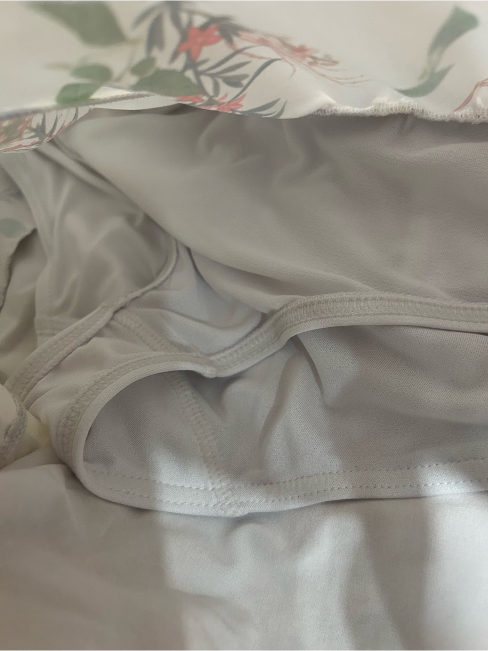 Athleta Printed Mesh Racer Run Shorts 4" in White Botanics Women's Size Small - Picture 8 of 9